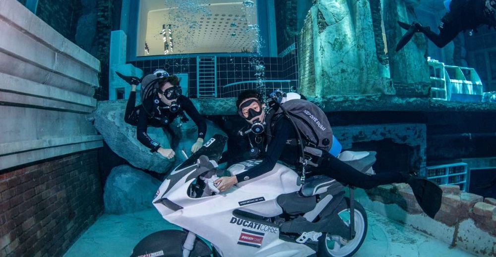 Tiện ích tại bể bơi sâu nhất thế giới Deep Dive Dubai