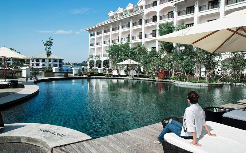 Bể bơi khách sạn InterContinental Saigon