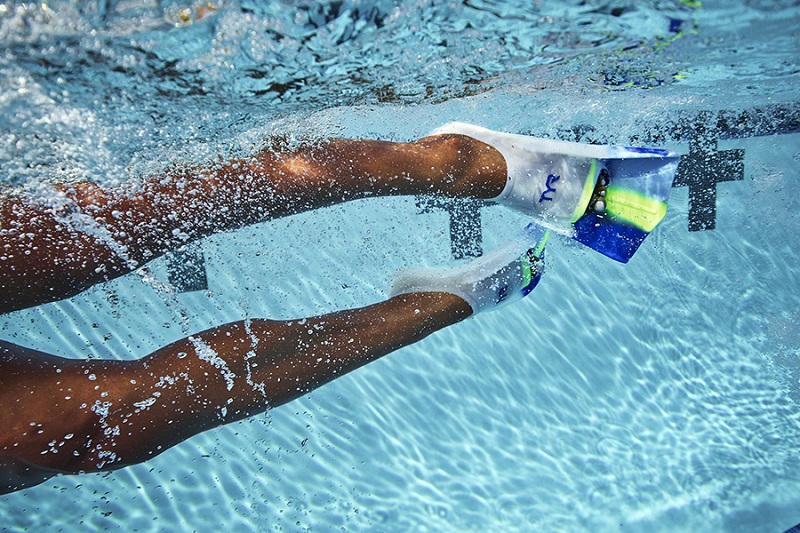 Tập chân bơi sải cần chú ý điều gì?
